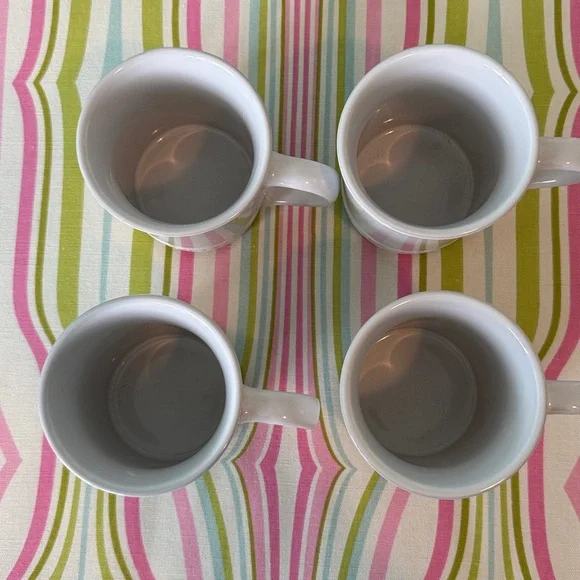 Set of 4 Le Creuset Classic White Mugs - Picture 2 of 6